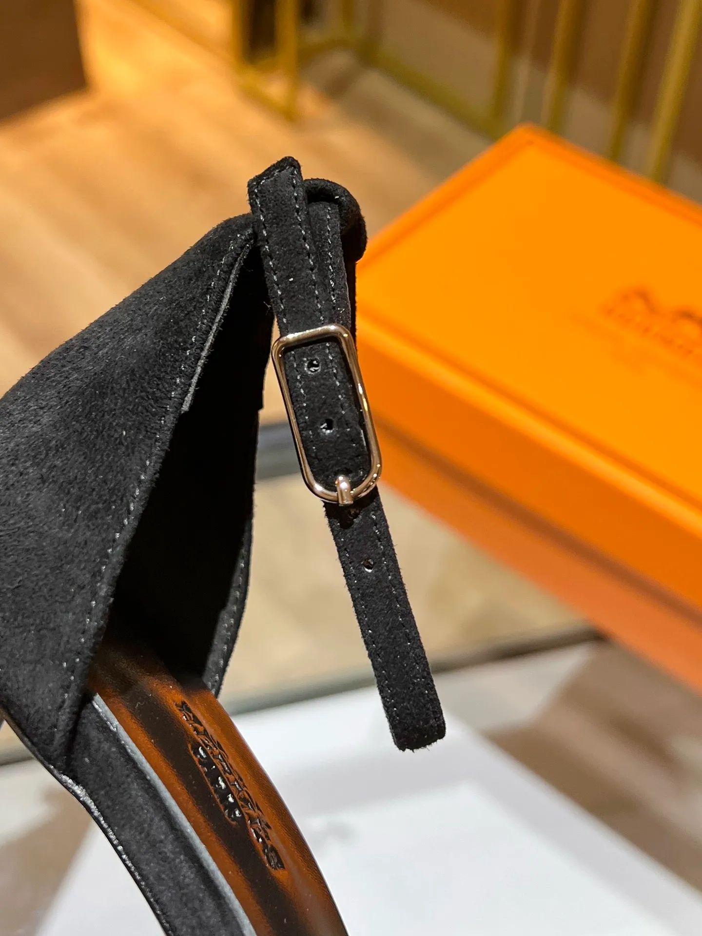 👟👟Ex-factory price 600👟👟 Hermès high-heeled sandals Hermès high-heeled shoes are the simplest, most durable and elegant I have ever seen! ! ! It can hold any style, and the height of 10.5cm is easy to control. Each color has its own unique style. You must buy this one, it is really easy to wear and look good! size: 35-40 (34.40.41 customization is non-returnable and non-exchangeable)